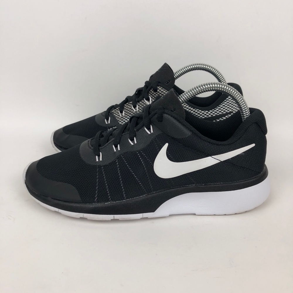 Nike Tanjun Racer Running Shoe Womens Size 7.5 Black White Athletic Train Walk